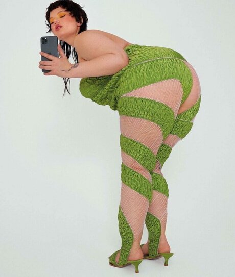 Sophia Voznyak nude star photo