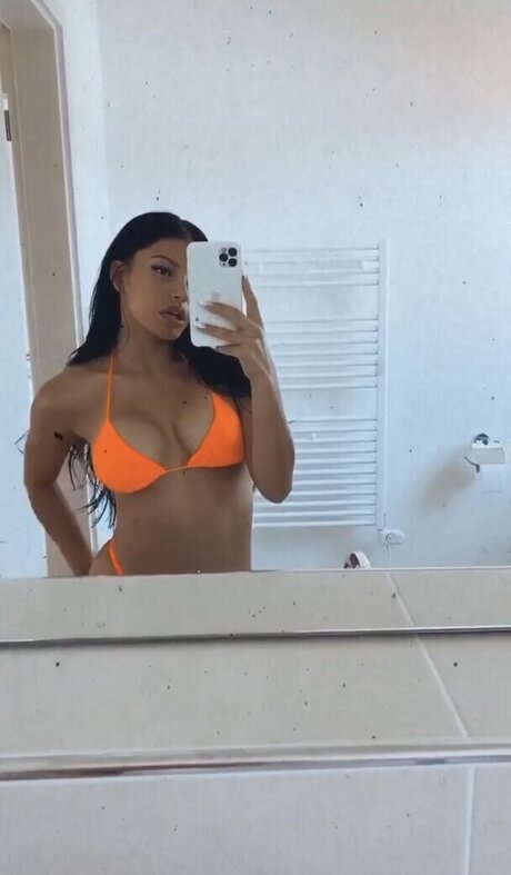 Ivana Santacruz pornographic star galleries