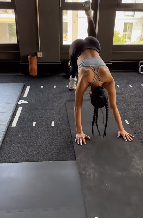 Ivana Santacruz adult actress photo