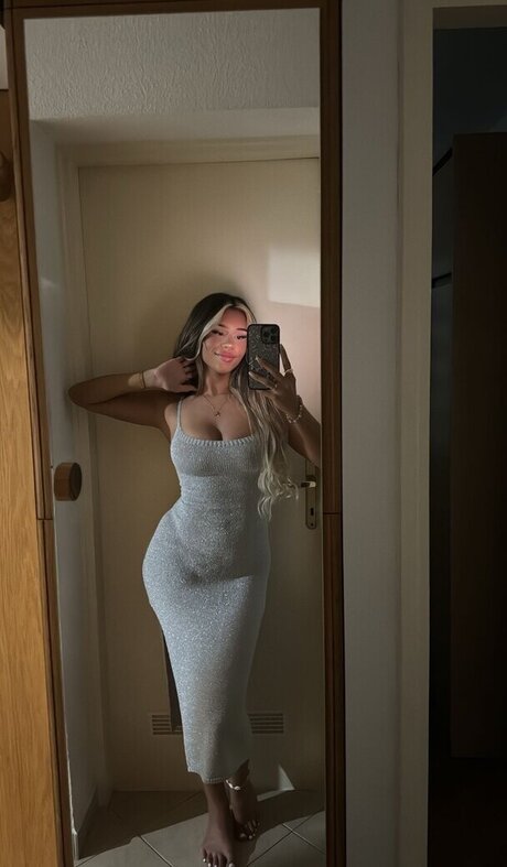 Almira Azemi star hd images