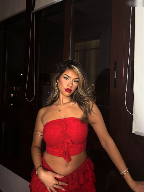 Almira Azemi hd actress pictures