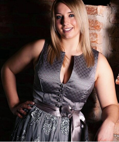 Alinas Landleben star adult archive