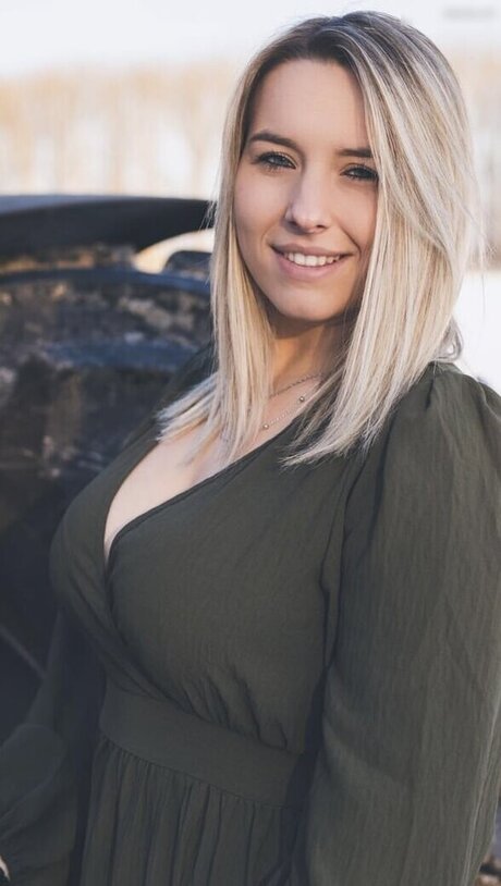 Alinas Landleben star hot photos