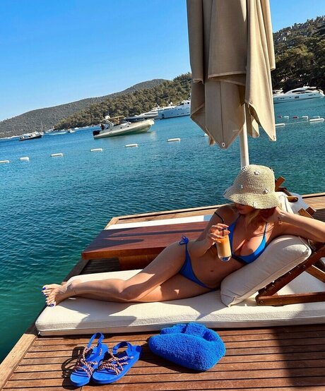 Hande Sar o lu model img