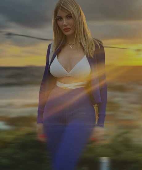 Hande Sar o lu model pornographic img