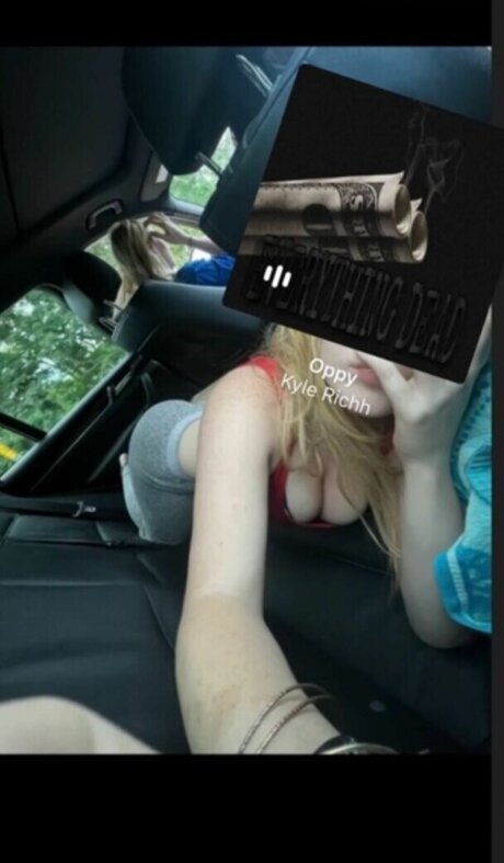 Emmy Moore porn model photo