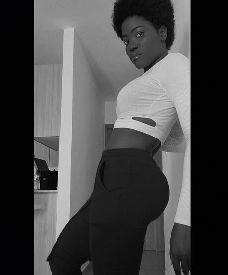 FamouseChristie pornstar sexy picture