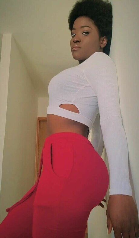 FamouseChristie model porn image