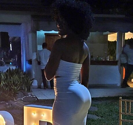 FamouseChristie star nude pic