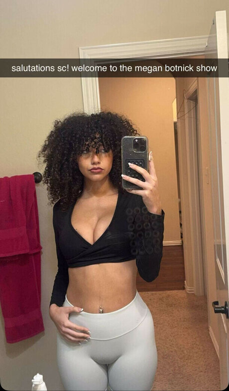 Megan Botnick exclusive model image