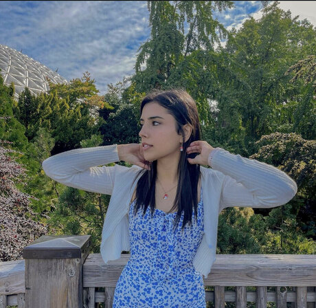 Gal Akbari hot model picture