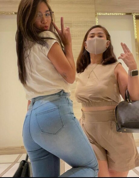 Heaven Paralejo model top picture