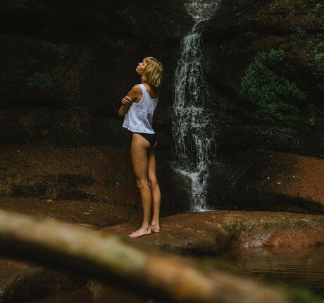 Nina Nesbitt model adult galleries