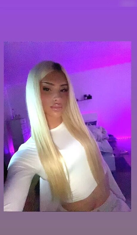 Barbie Lessa model perfect image