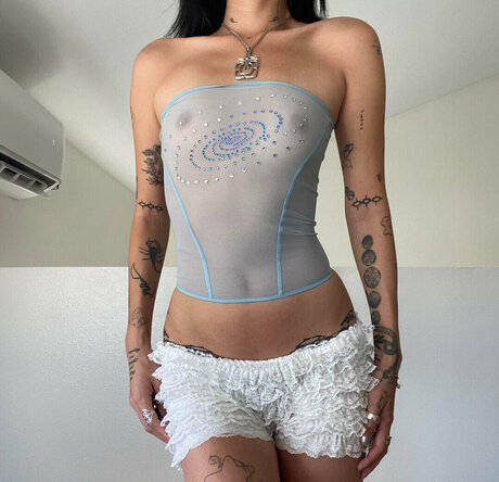 Coco Huang star erotic img