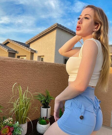 Alaina Taylor hd star images