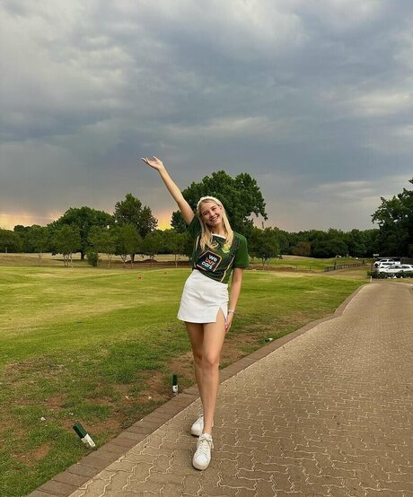 Juliet Small star adult picture