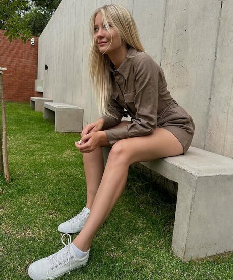 Juliet Small model pics