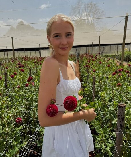 Juliet Small xxx star photos