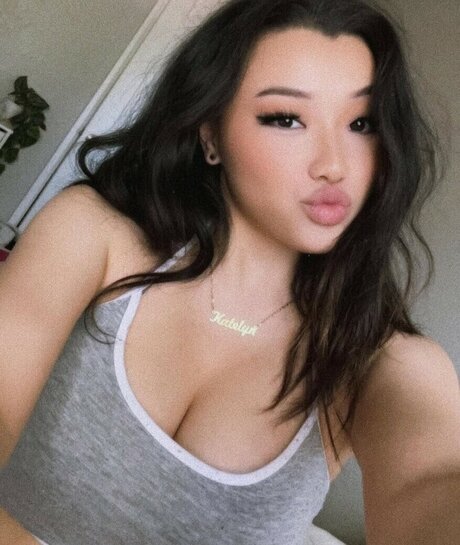 Katelyn Young hd model picture