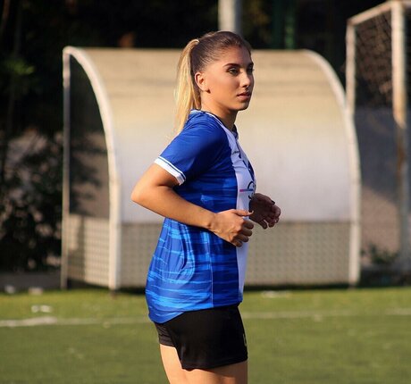 Elif Karaarslan xxx actress galleries