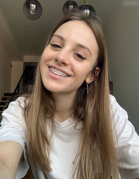 Evelina Kiss model art galleries