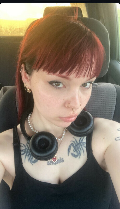 Seeyouinthemoshpitt model best pic