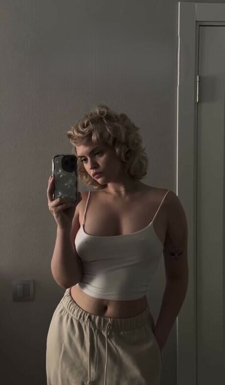 Yana Martin porn model gallery