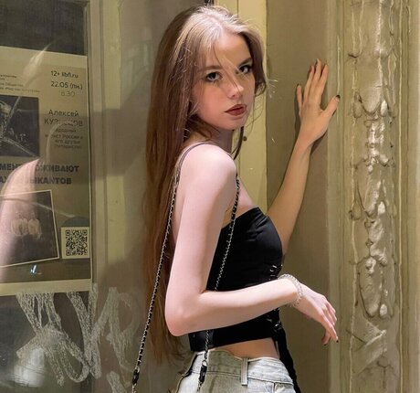 sosihue xxx model photo