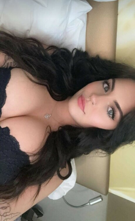 Valerie Lepelch nice model image