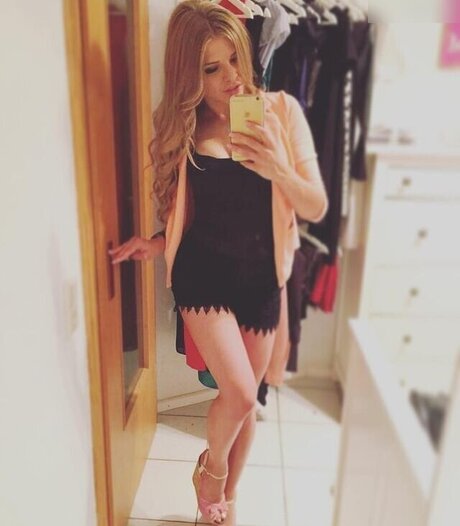 curvy naked onlyfans sex images