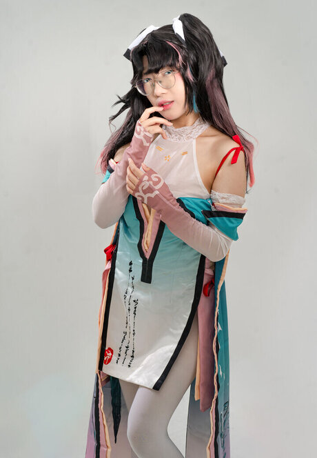 me pege7 naked actress image