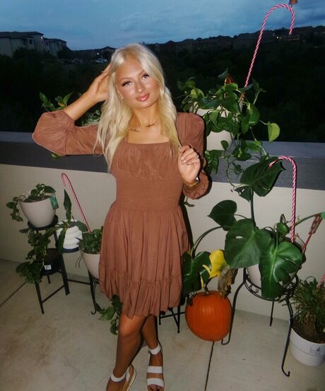 Alanna Kennedy erotic model image