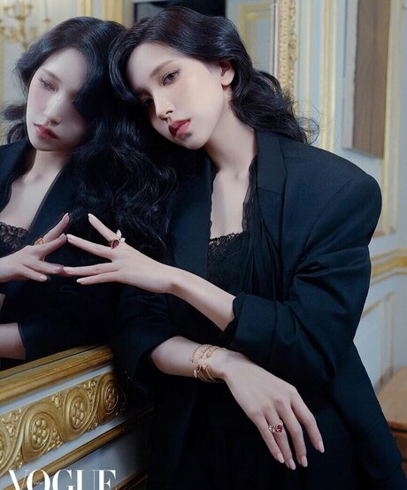 Mina Myoi art model pics