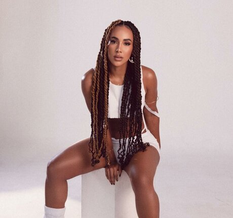 Kelly Rios model top image