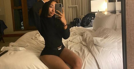 Ari Leigh Brown pretty pornstar pic