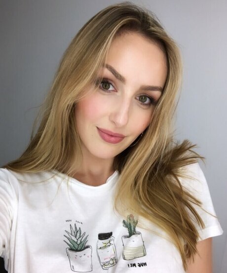 Alicia Joe model exclusive photo