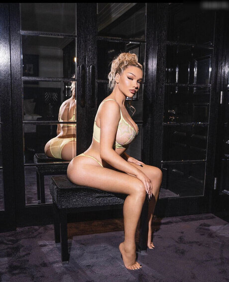 Shirin David naked model pic