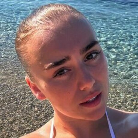 thick amateur onlyfans pornographic picture