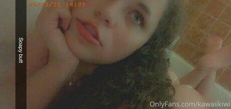 Kawaiikiwicosplay model erotic picture