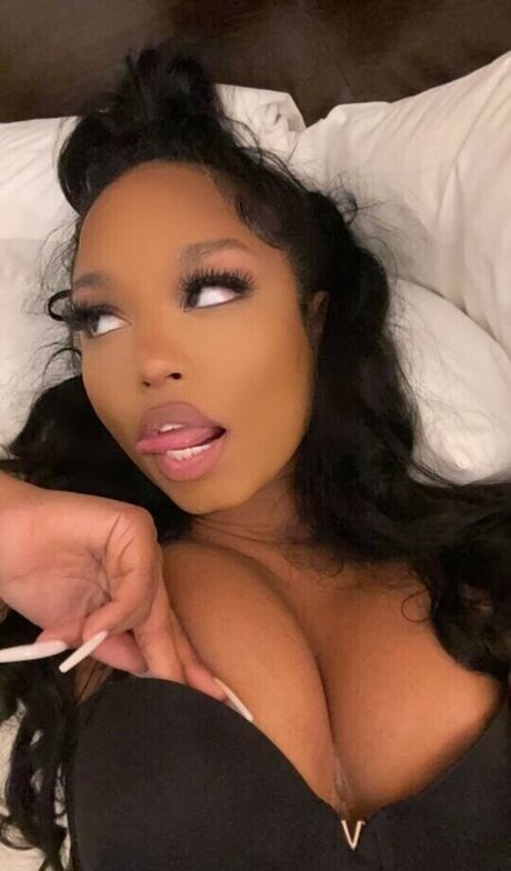 Trapezoidmouth model free pic