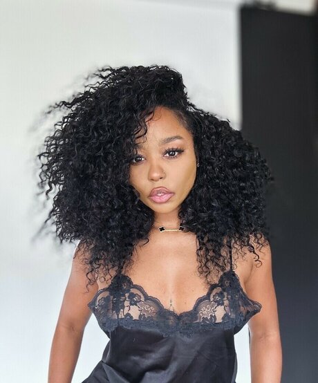 Trapezoidmouth nudes model picture