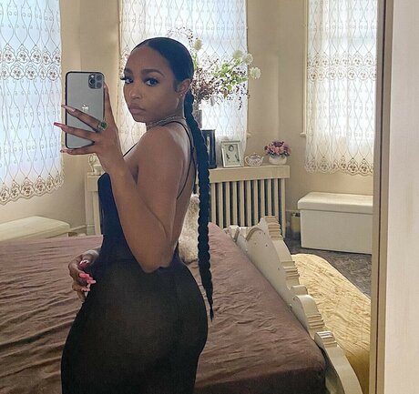 Trapezoidmouth pornographic star picture