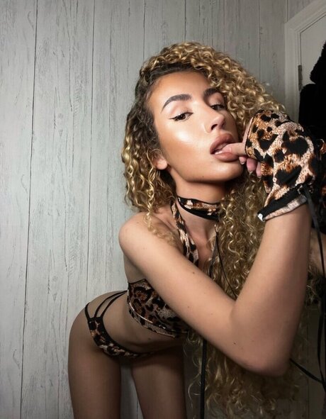 Jazmine Dyer porn actress galleries