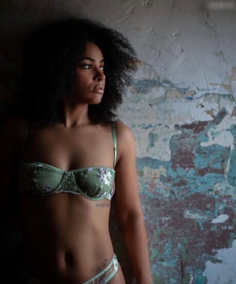 graefiin melanin hot star images