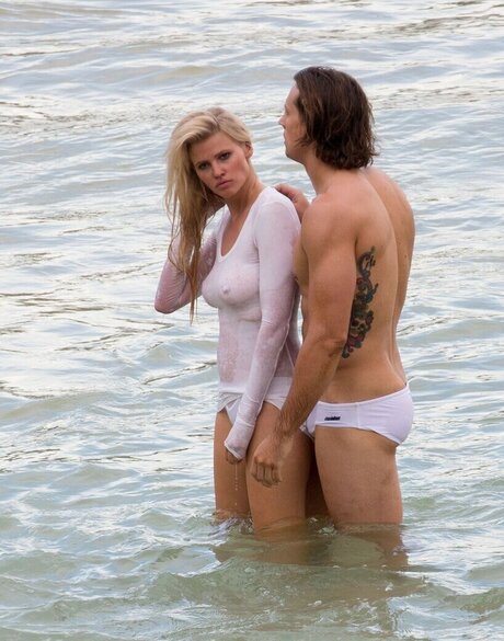 Lara Stone model pornographic picture