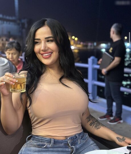 Melek Azad nice model picture