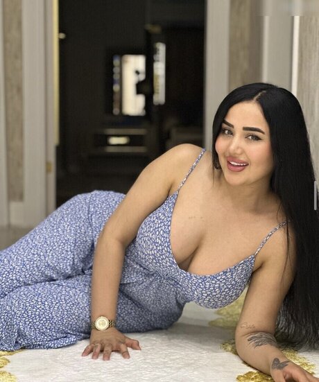 Melek Azad high quality model pictures