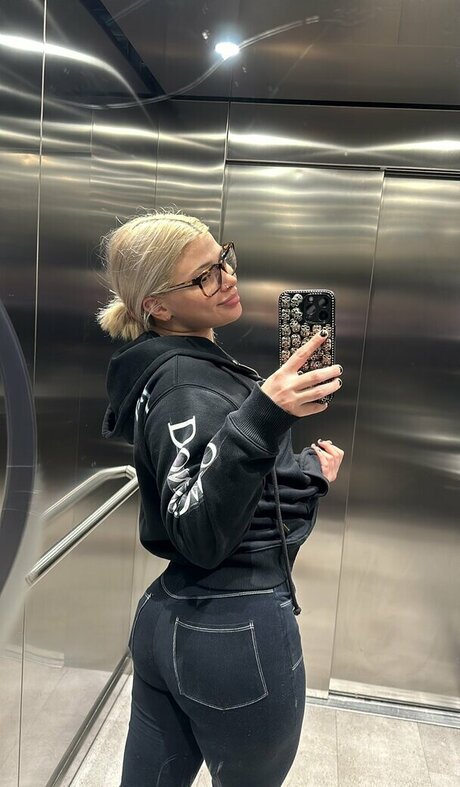 Lola Visage sex model galleries