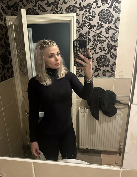 Lola Visage star erotic photo